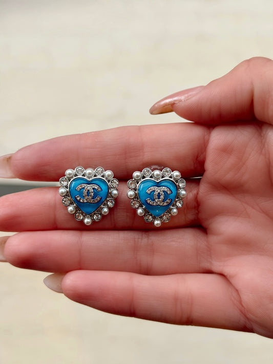Azure Heart – Pearl Stud Earring